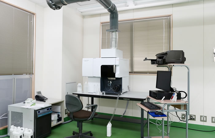 写真:受入れの分析機器 ICP